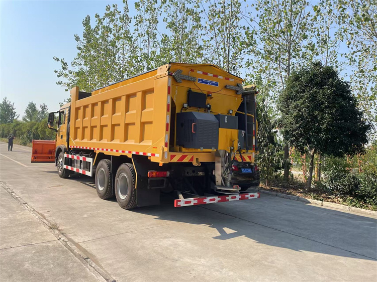 重汽豪沃25T自卸式除雪车